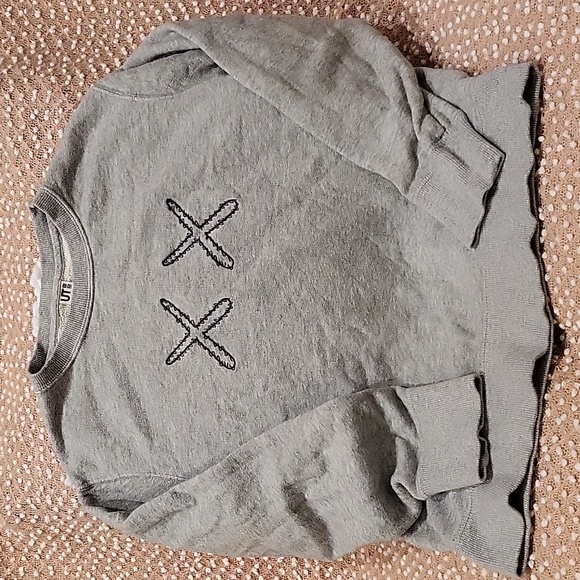 Uniqlo & Kaws Sesame Street sweatshirt - Picture 3 of 12